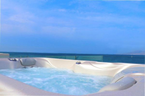 Beach Apartment Thalia with Jacuzzi and Sea View